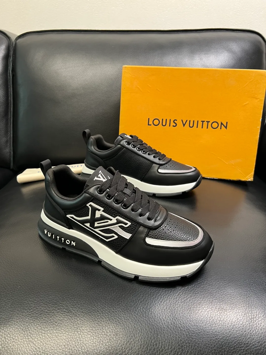 Men's shoes 💰 780 Lv High quality top crafts Louis Vuitton, sports sneakers counter synchronization, uppers imported from Italy, high-quality splicing with colorful and complex crafts, imported lambswool lining soft and comfortable, soles: original soles specially provided by the original factory, T men's shoes 💰U exclusive movable molded soles super comfortable, original and single goods, high quality, welcome to compare, code number 39-44 (customized 38 45)